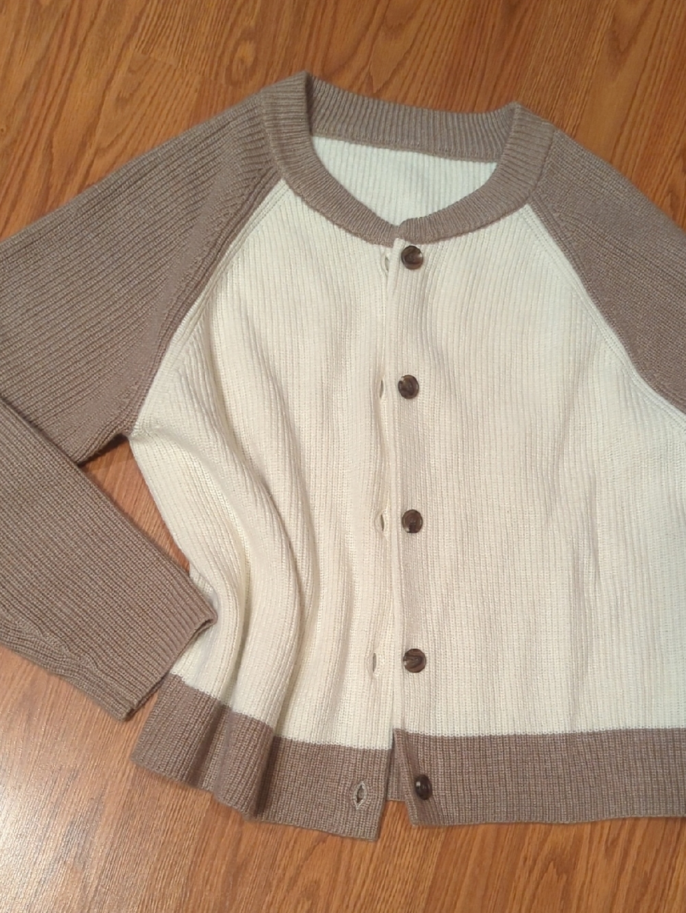Neutral Two-Tone Raglan Button-Front Sweater - Cream & Taupe